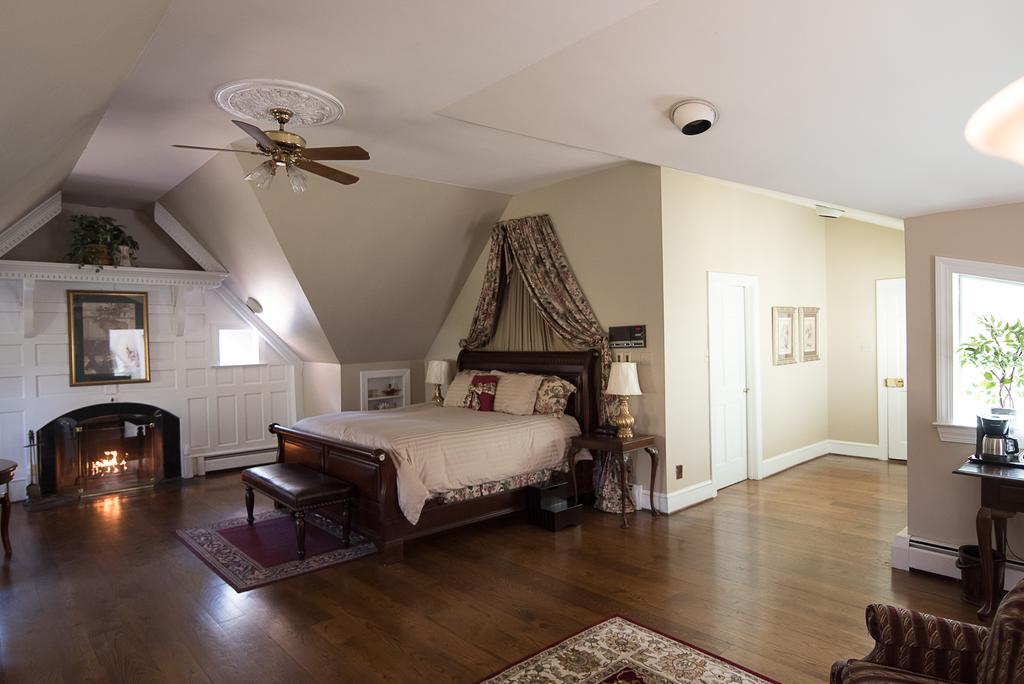 Stafford House Bed & Breakfast Феърфакс Екстериор снимка