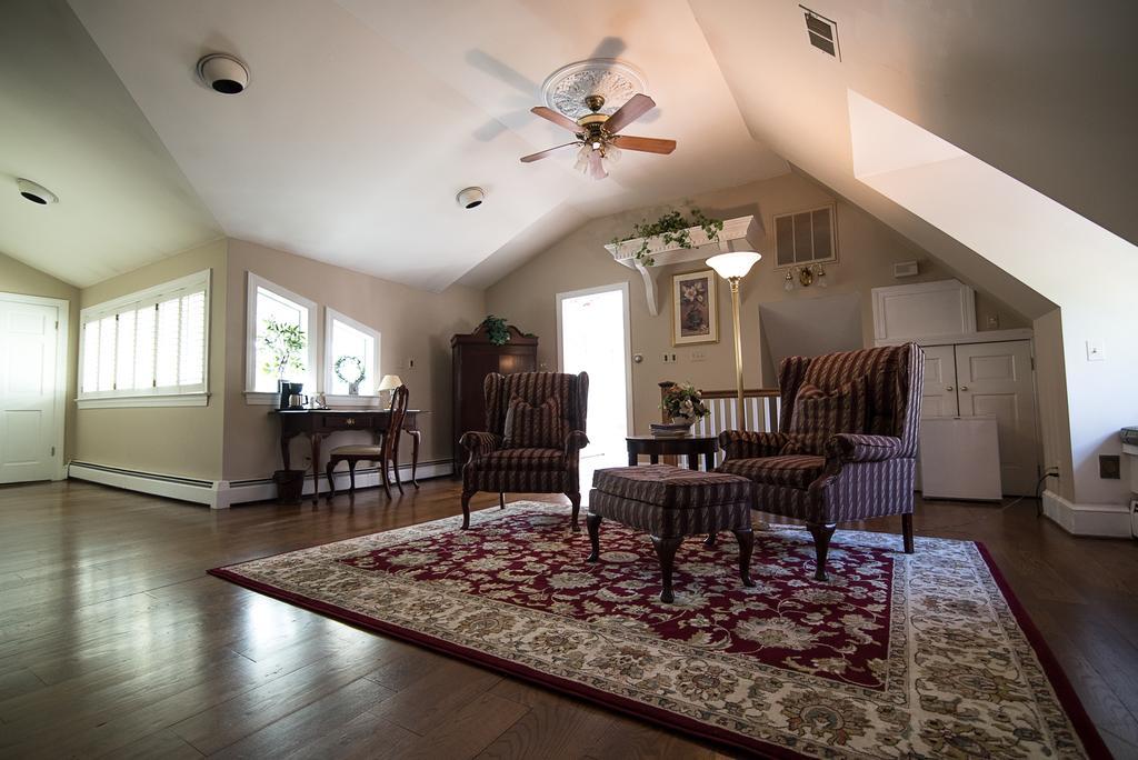 Stafford House Bed & Breakfast Феърфакс Екстериор снимка