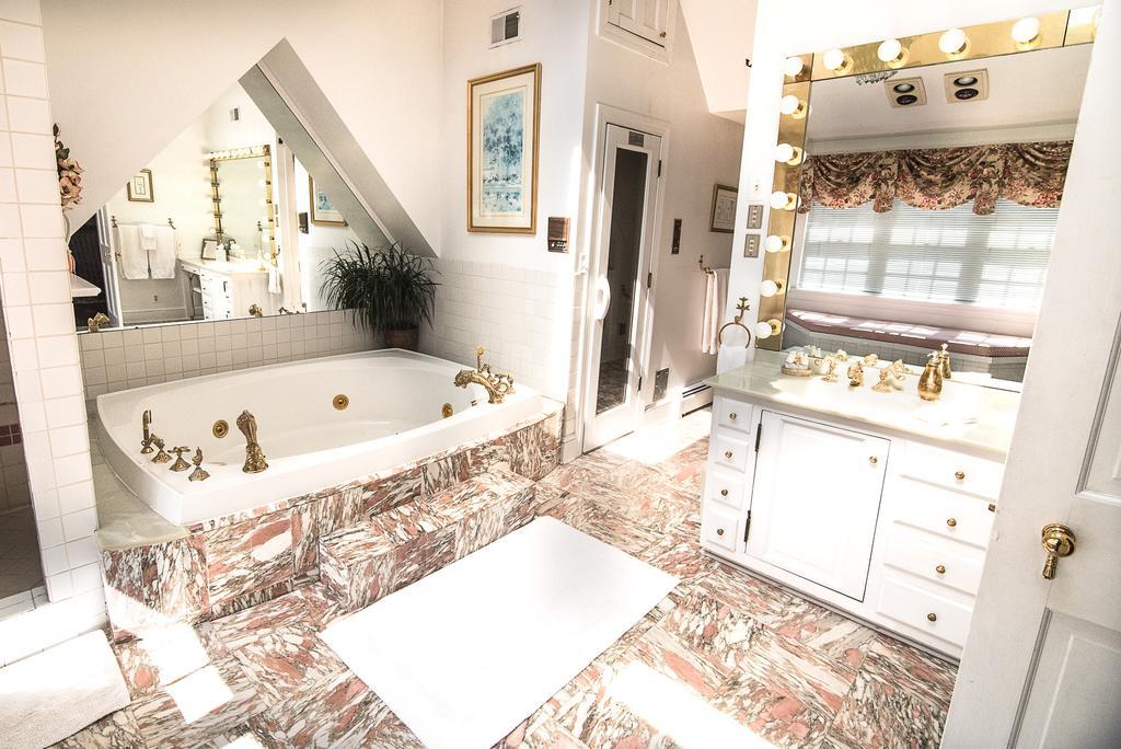 Stafford House Bed & Breakfast Феърфакс Екстериор снимка