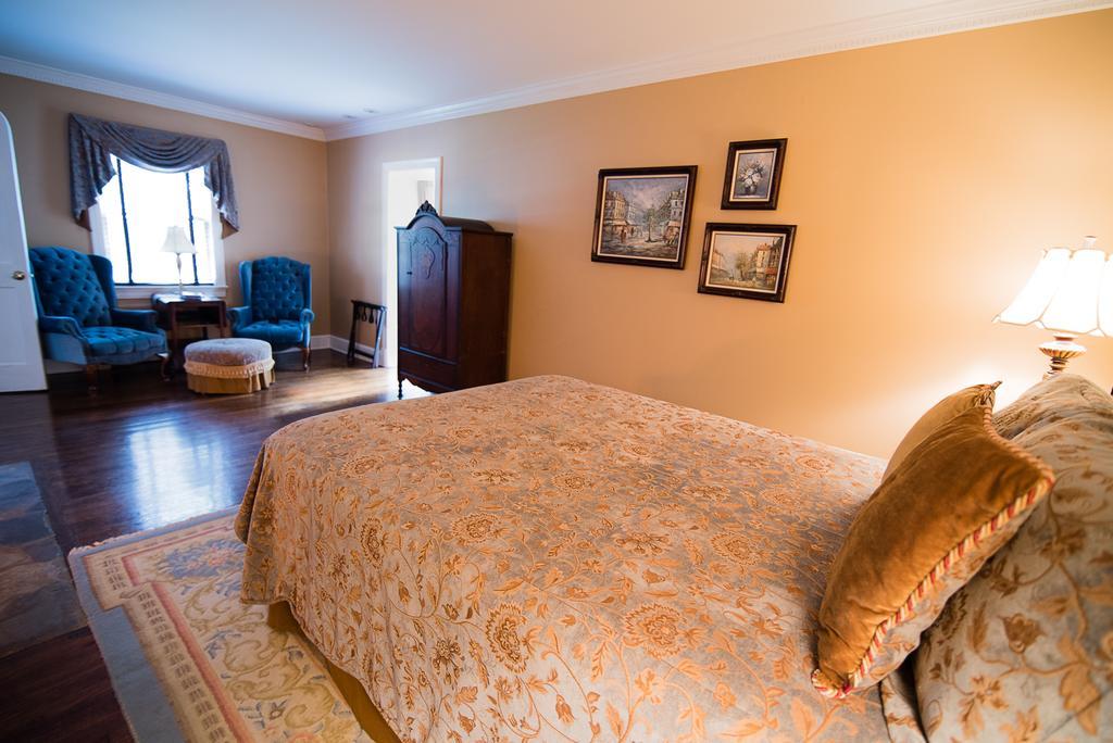 Stafford House Bed & Breakfast Феърфакс Екстериор снимка