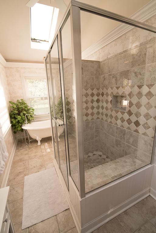 Stafford House Bed & Breakfast Феърфакс Екстериор снимка